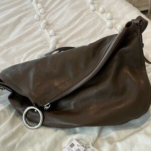 Burberry kinight medium bag in perfect condition in Military green